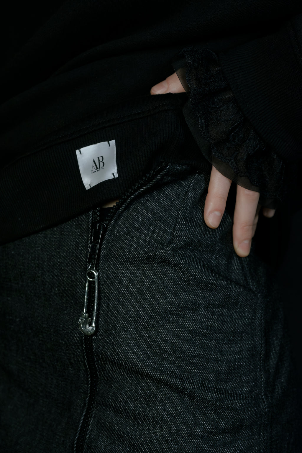Skull zip skirt