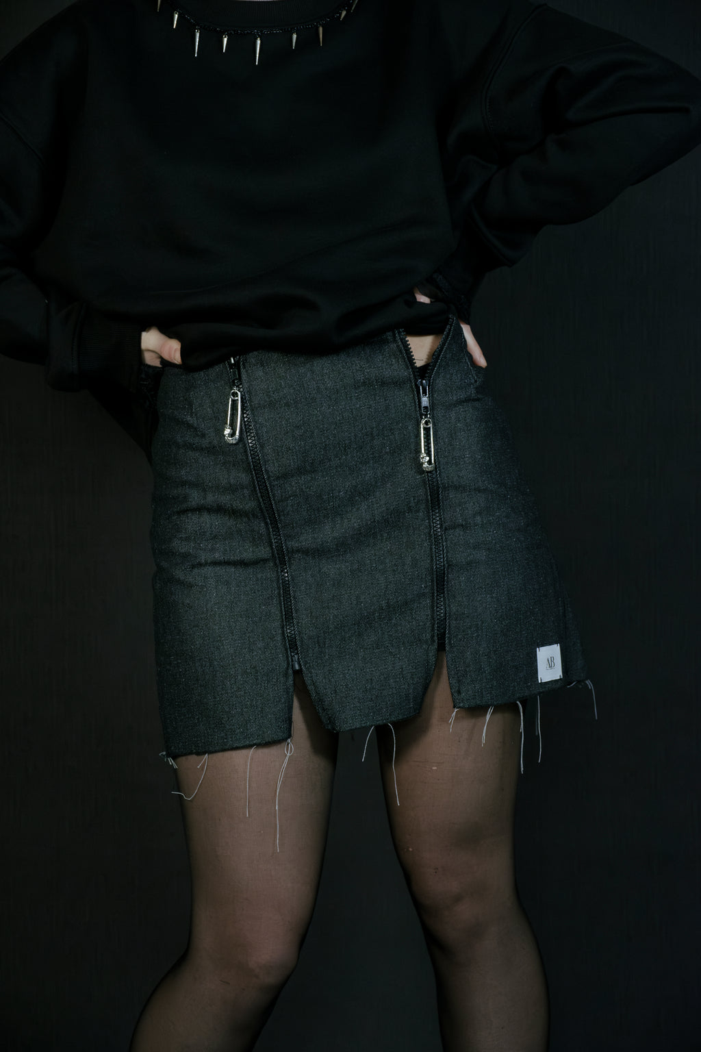 Skull zip skirt