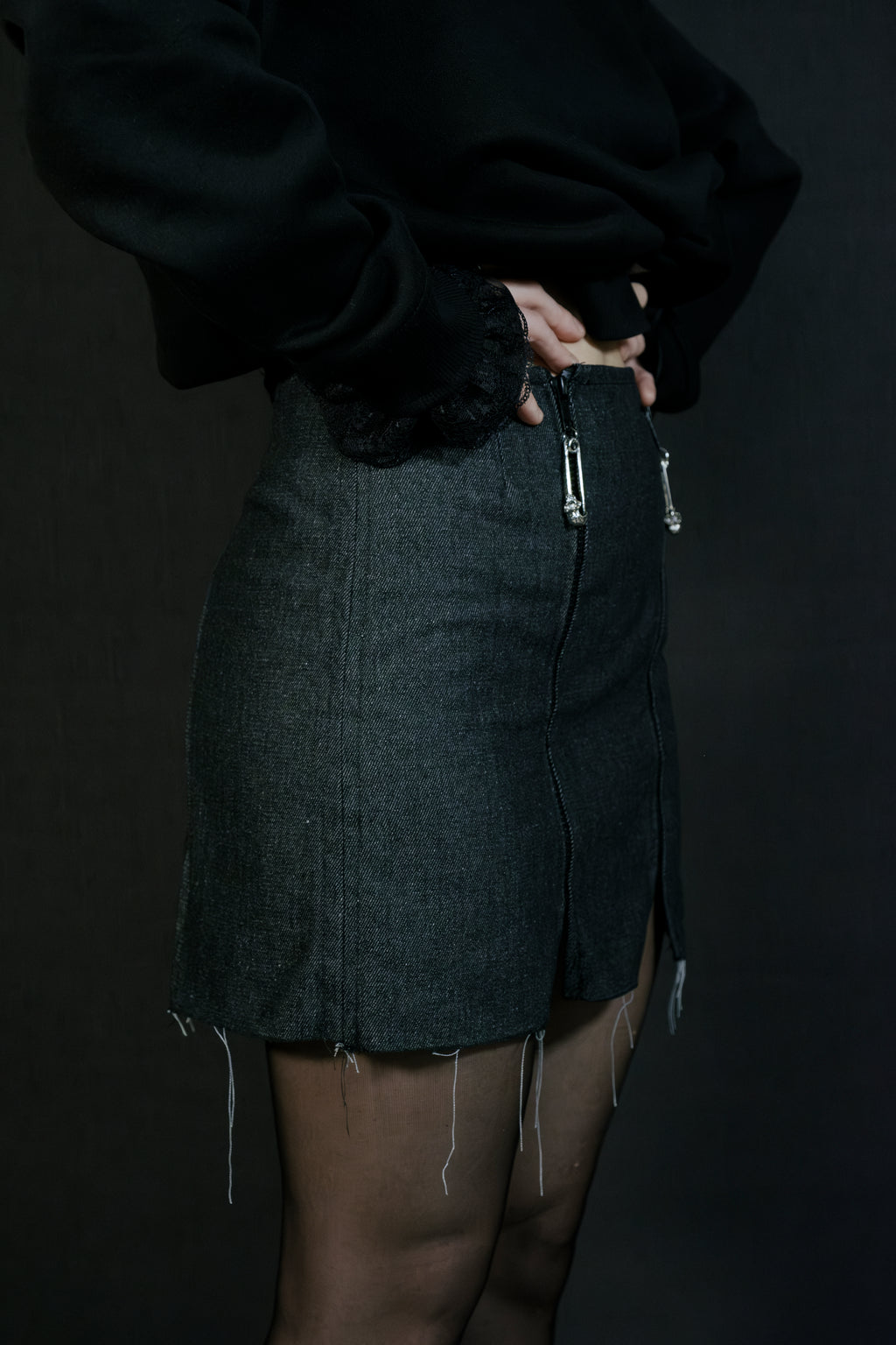 Skull zip skirt