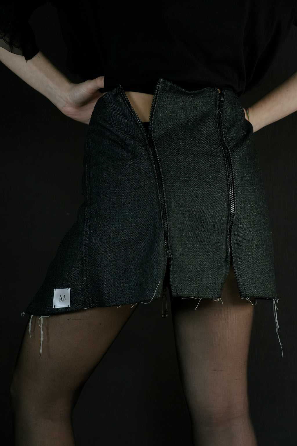 Skull zip skirt
